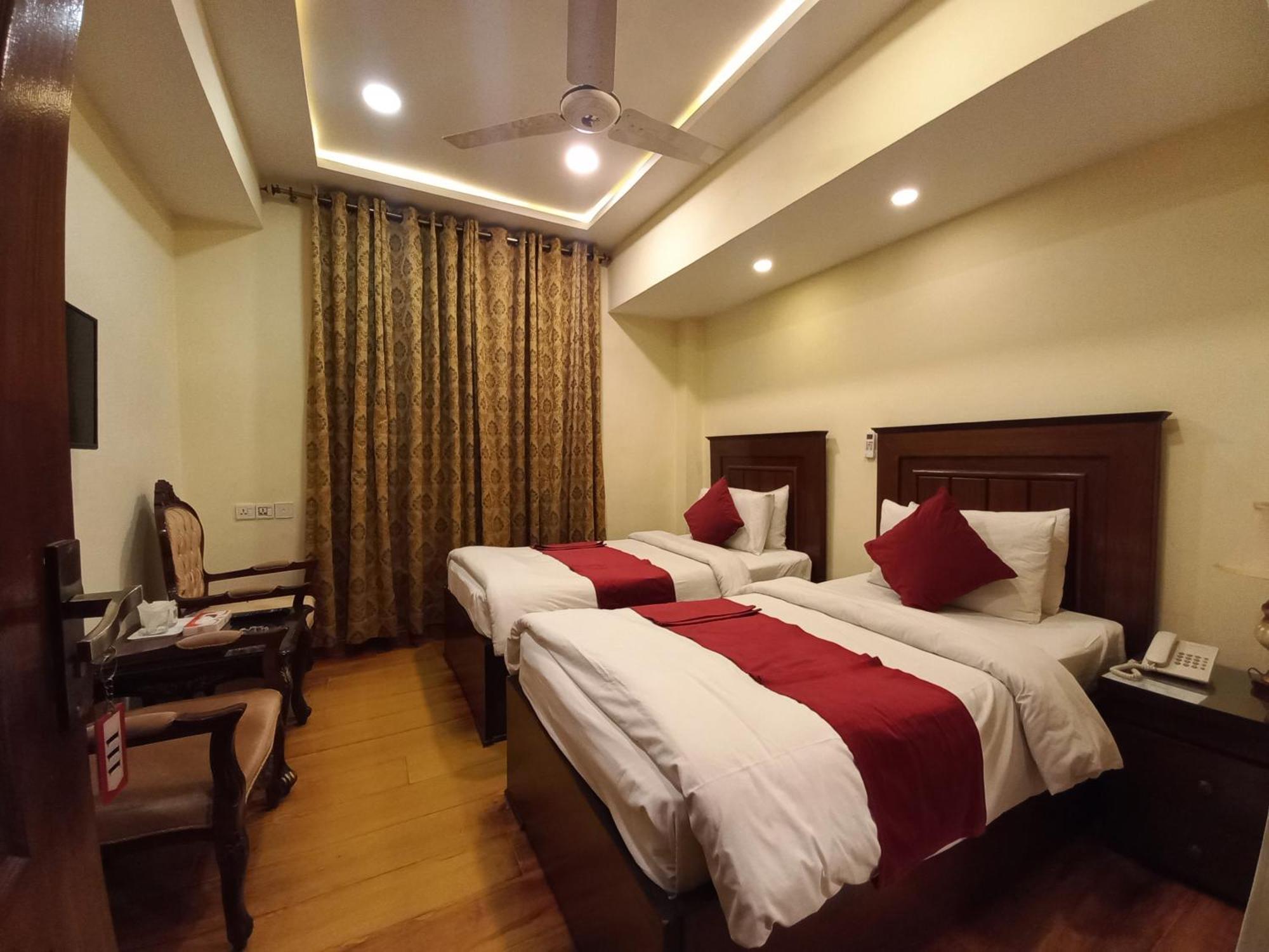 Diplomat Hotel Исламабад Екстериор снимка