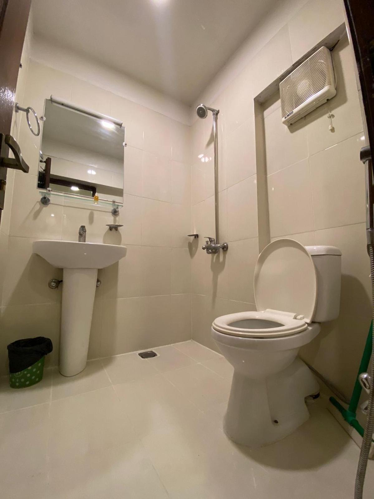 Diplomat Hotel Исламабад Екстериор снимка