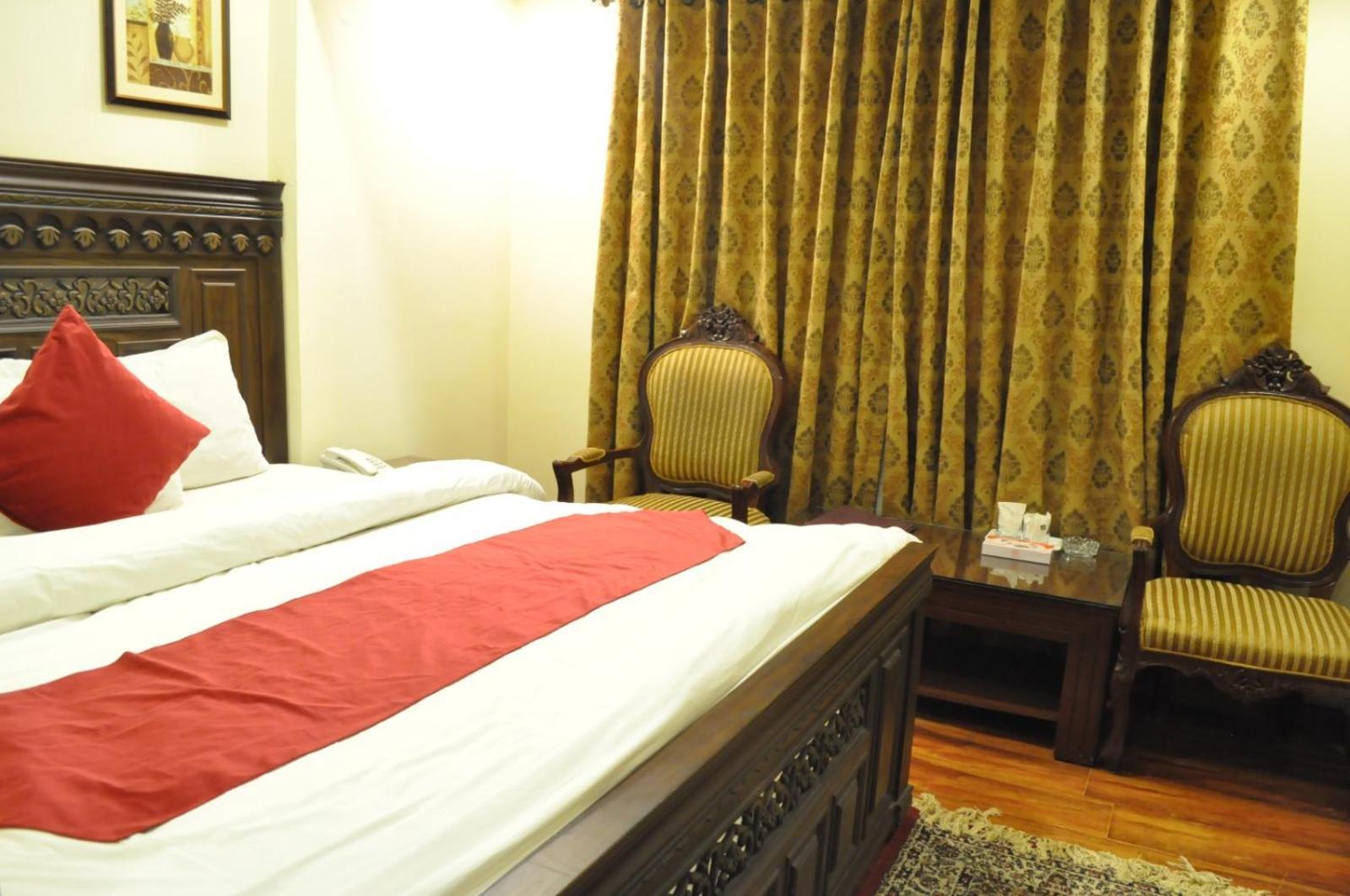 Diplomat Hotel Исламабад Екстериор снимка