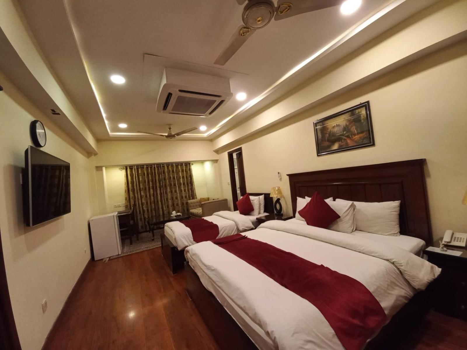 Diplomat Hotel Исламабад Екстериор снимка