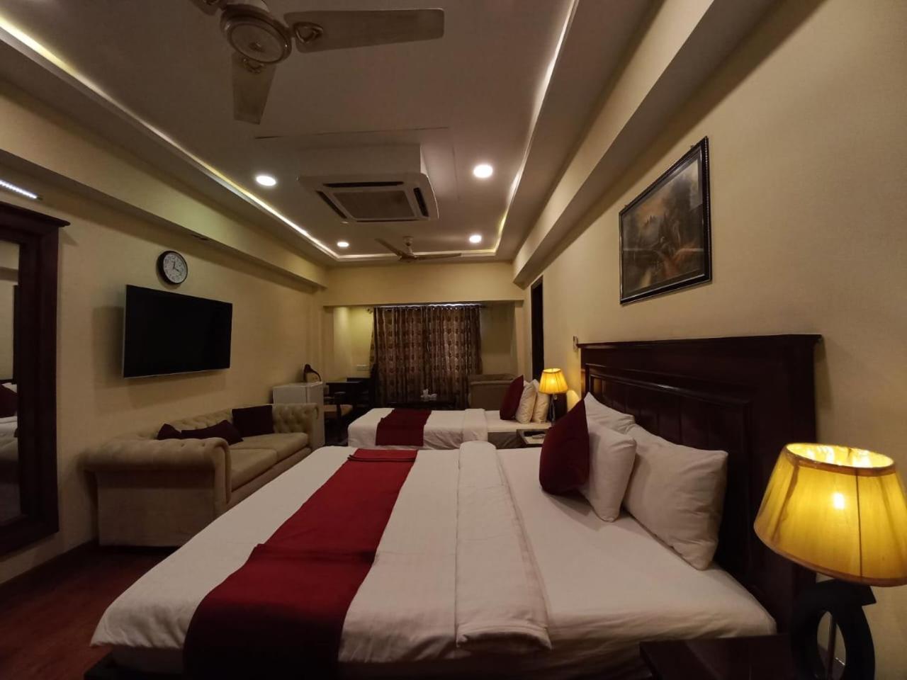 Diplomat Hotel Исламабад Екстериор снимка