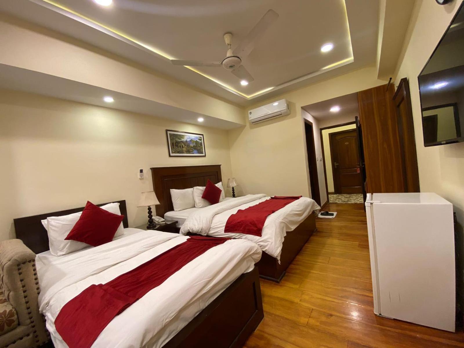 Diplomat Hotel Исламабад Екстериор снимка