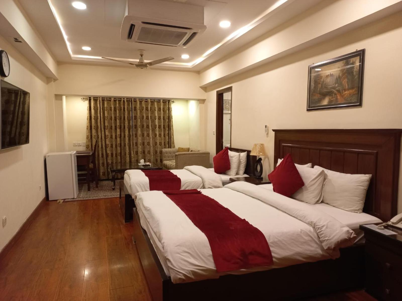 Diplomat Hotel Исламабад Екстериор снимка