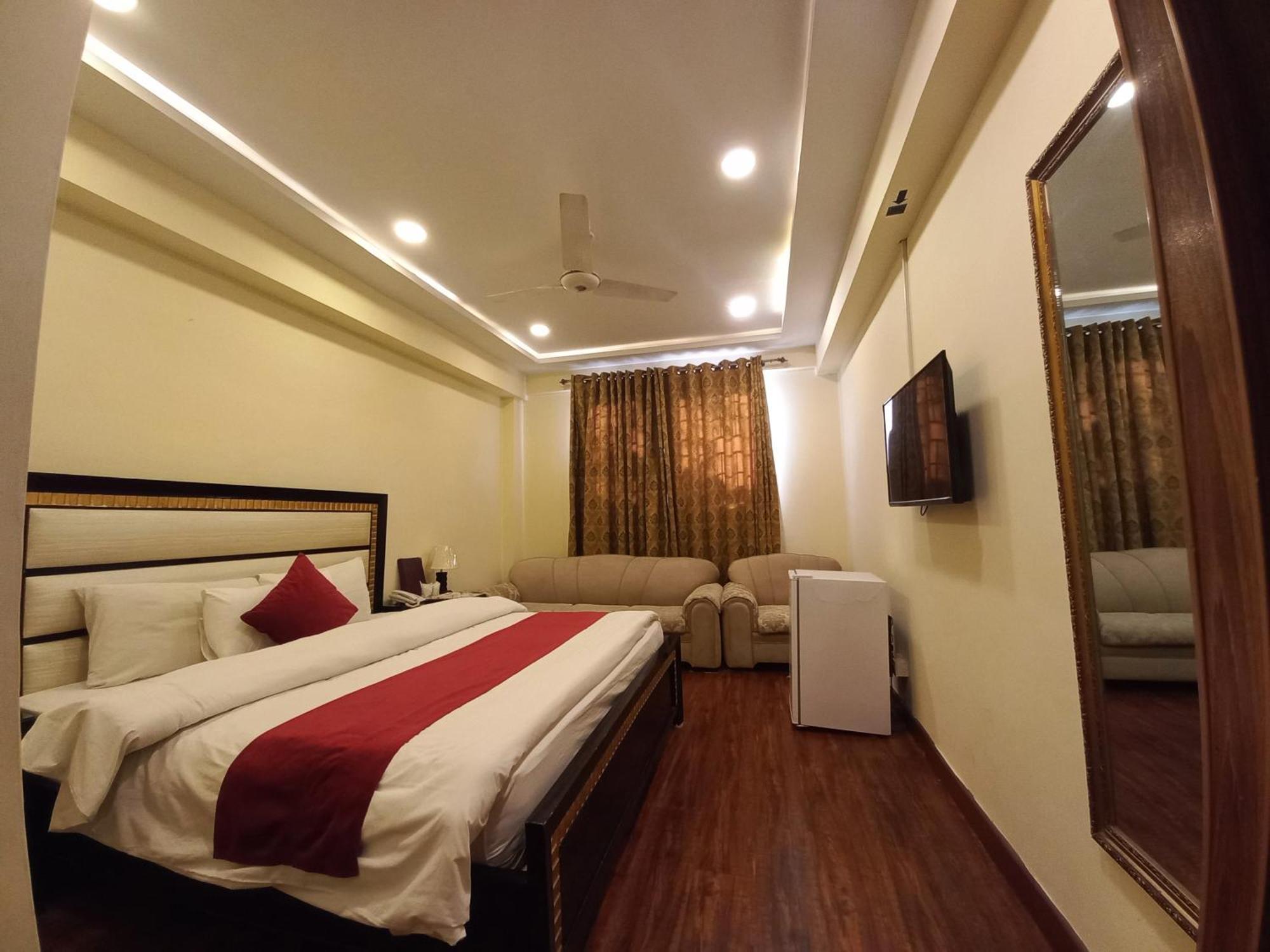 Diplomat Hotel Исламабад Екстериор снимка