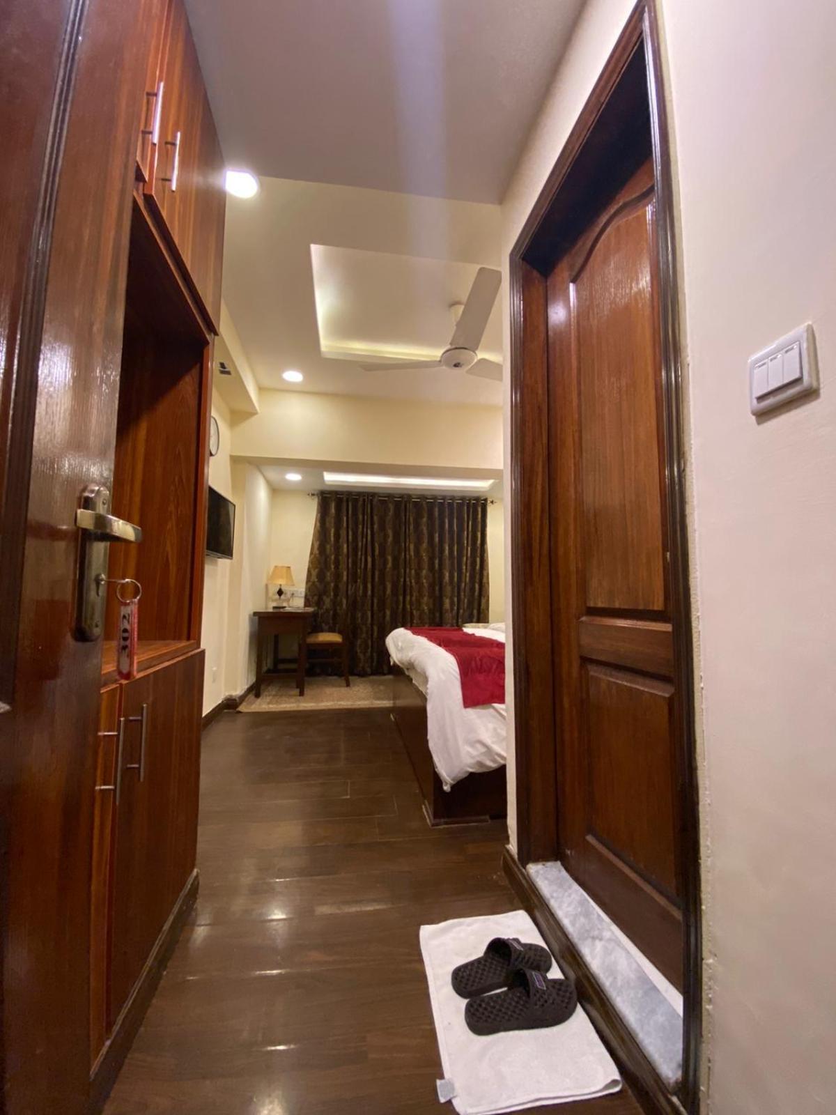 Diplomat Hotel Исламабад Екстериор снимка